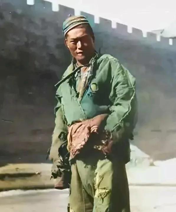 清光绪年间，安徽歙县人蒋七以长途贩猪为业，到了年底他去江西景德镇收账，回来时路过