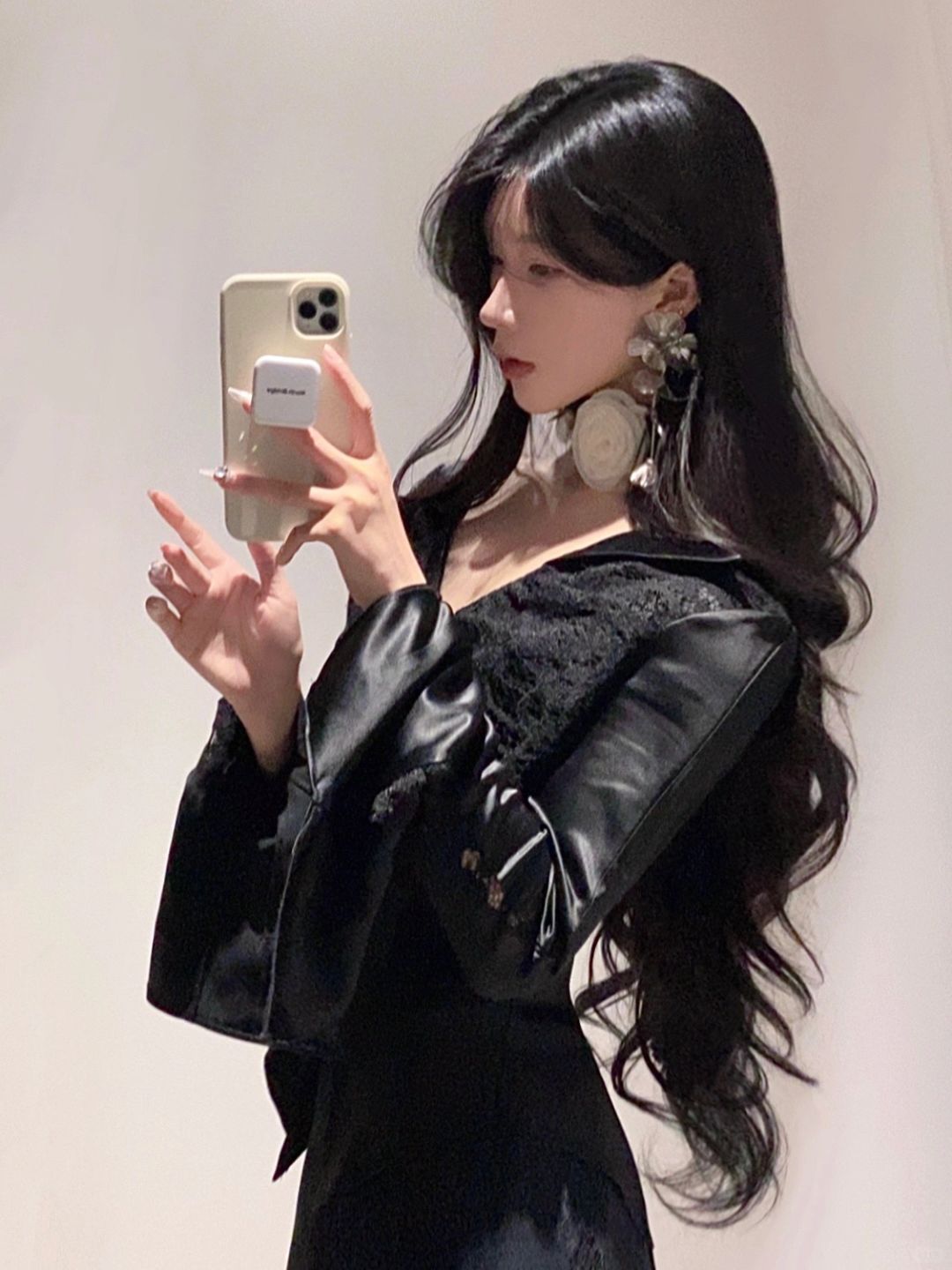 ୭ৎ ⁺ 𝒷𝓁𝒶𝒸𝓀 𝓇ℴ𝓈ℯ ˳˚✞