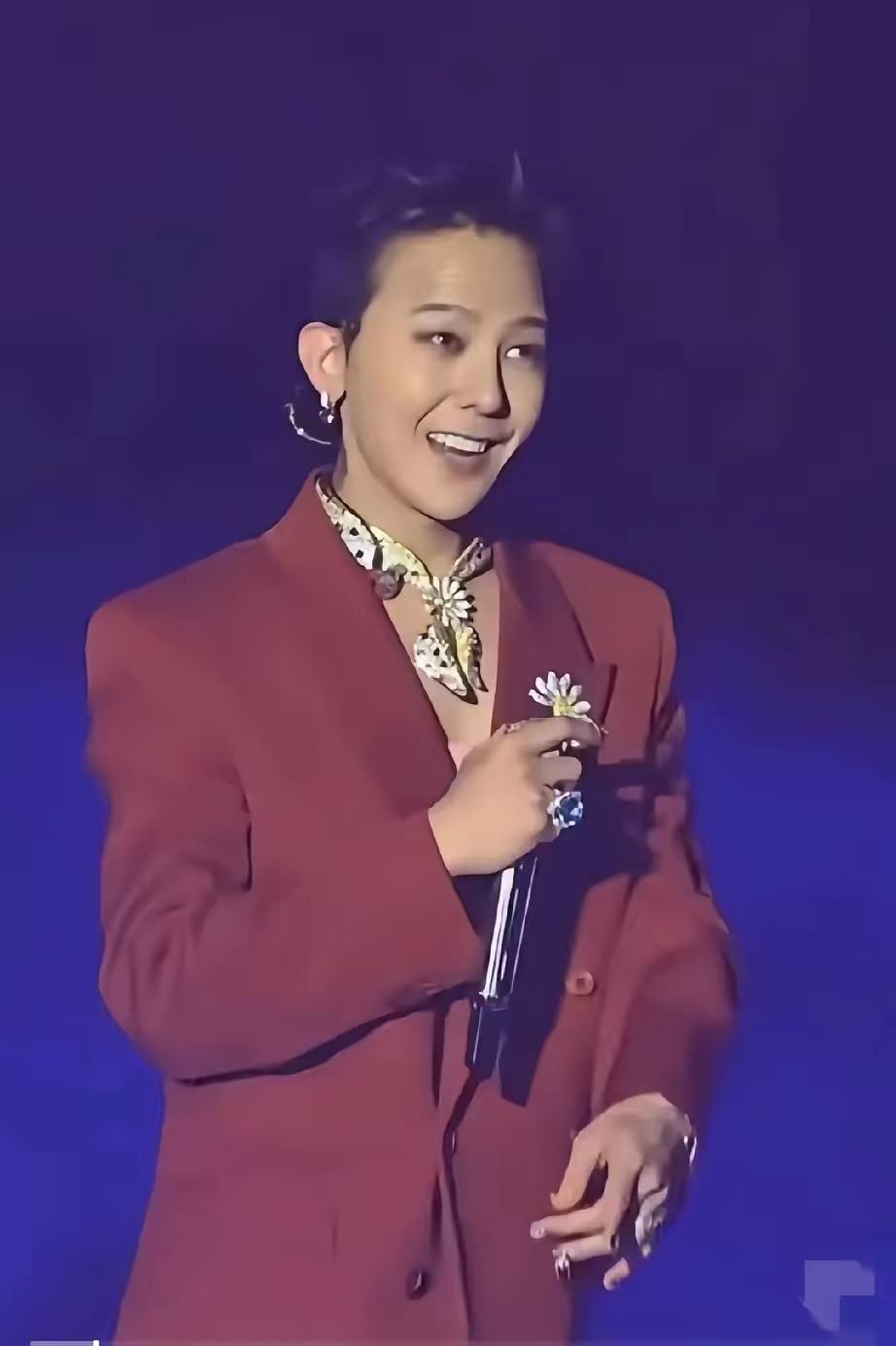 权志龙完全不顾他中国粉丝的心情，

故意把中国春节改称为“Lunar New Y