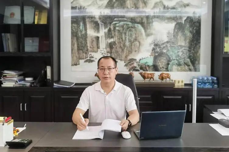 被美国死死垄断高端连接器几十年受尽憋屈！常州老板抵押房子苦熬八年七百次失败终造出