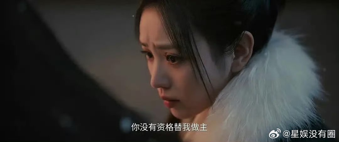 才发现田曦薇吧铁刘海掀起来了差点没认出来这谁 