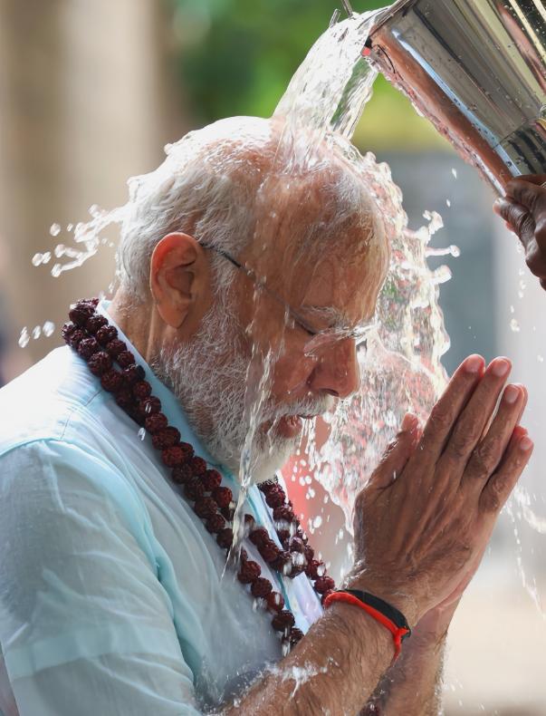 昨晚的莫迪，内心相当憋屈！

印度派出去的油轮，被伊朗开炮吓回来了。这事听着就挺