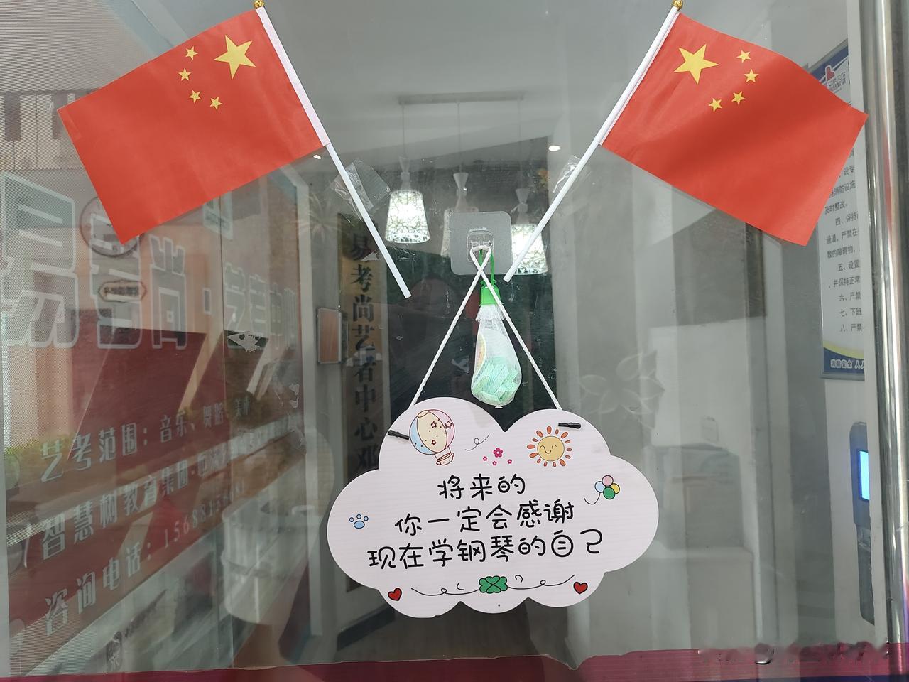 指尖有温度 琴音润童心——记邓州艾希贝尔钢琴教师魏岩琳
 
在邓州艾希贝尔钢琴教