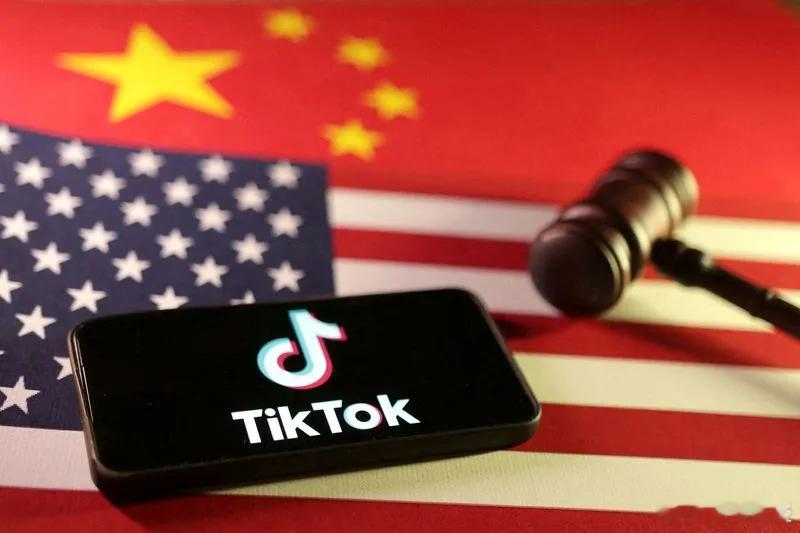 【超过五十万“TikTok难民”涌入小红书】(路透社)——消息人士告诉路透社，就