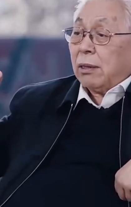 中国搞月球干什么？又不能吃、不能穿、不能用，把国家搞起来、强盛起来不好吗？去搞那