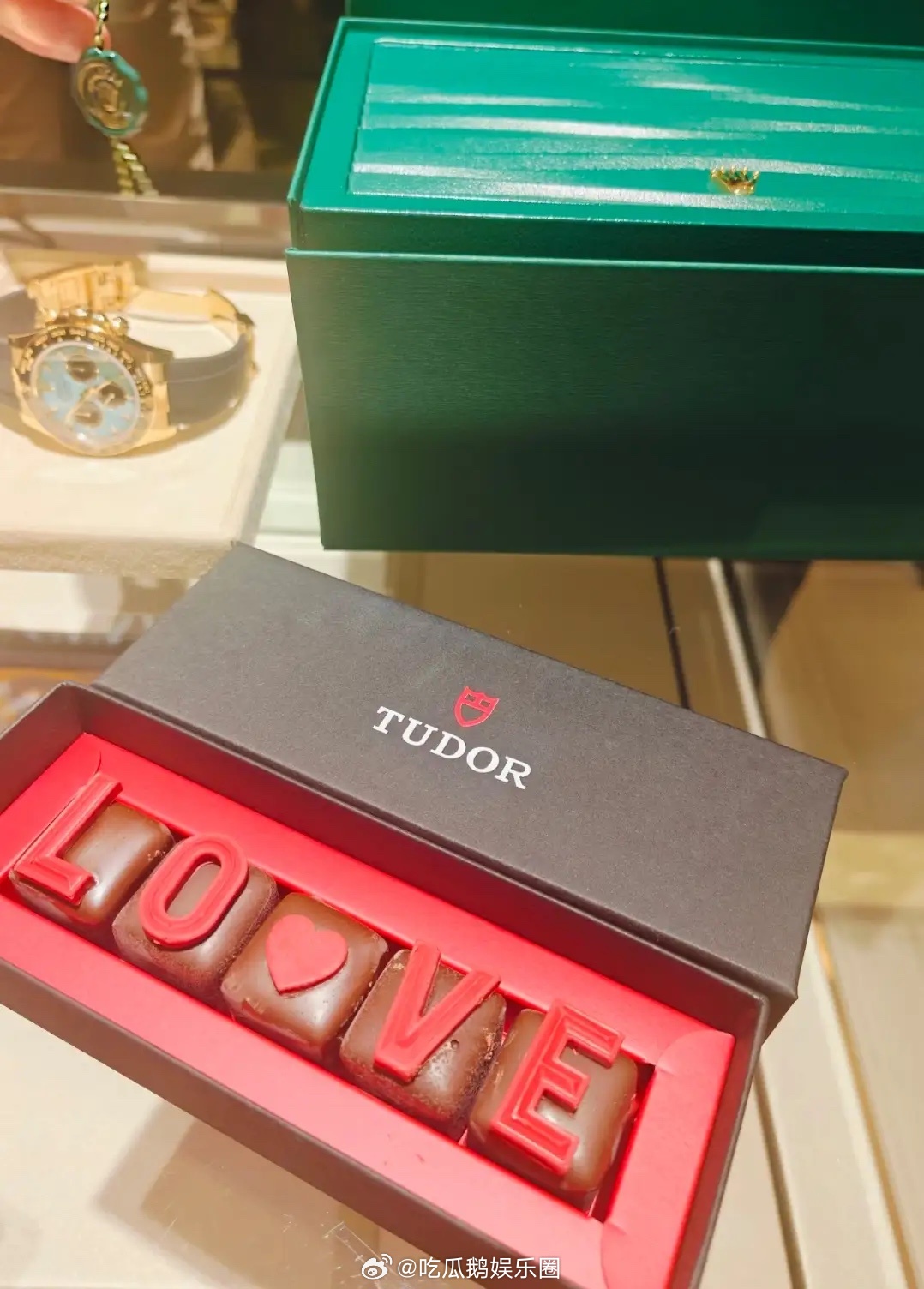 林有慧萧敬腾过情人节，夫妻同框笑得很甜，看不出有14岁年龄差！ 