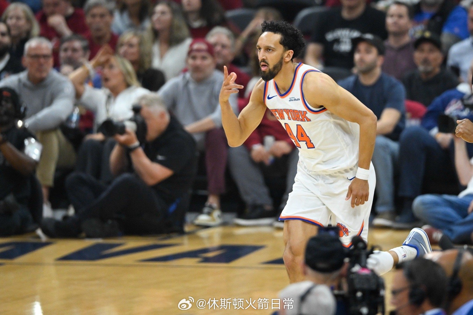 Michael Scotto：“凭借在常规赛和尼克斯夺冠之旅中的强势表现，沙梅特