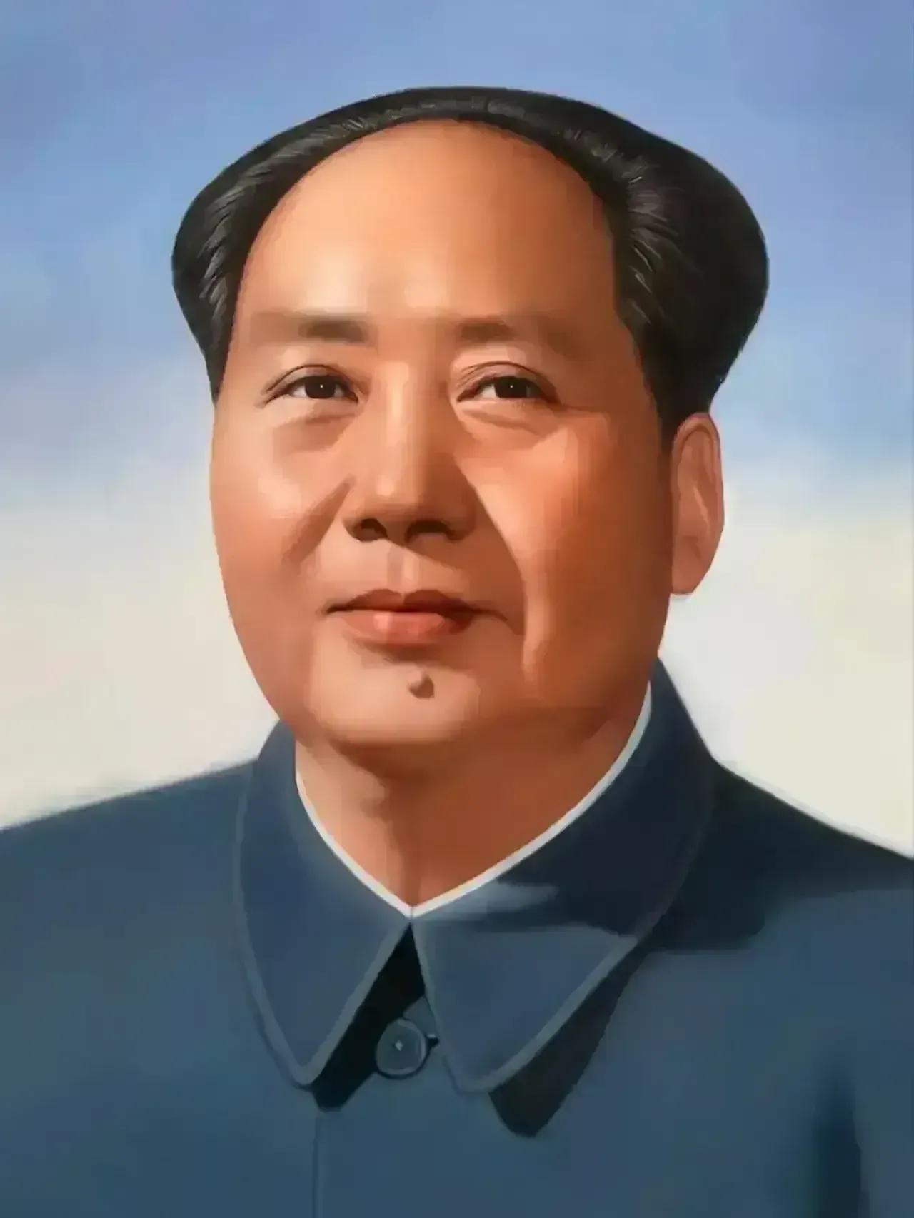 老人家那铁骨铮铮的模样令人动容，其精神熠熠生辉，铸就伟大民族魂，这般气魄足以令敌