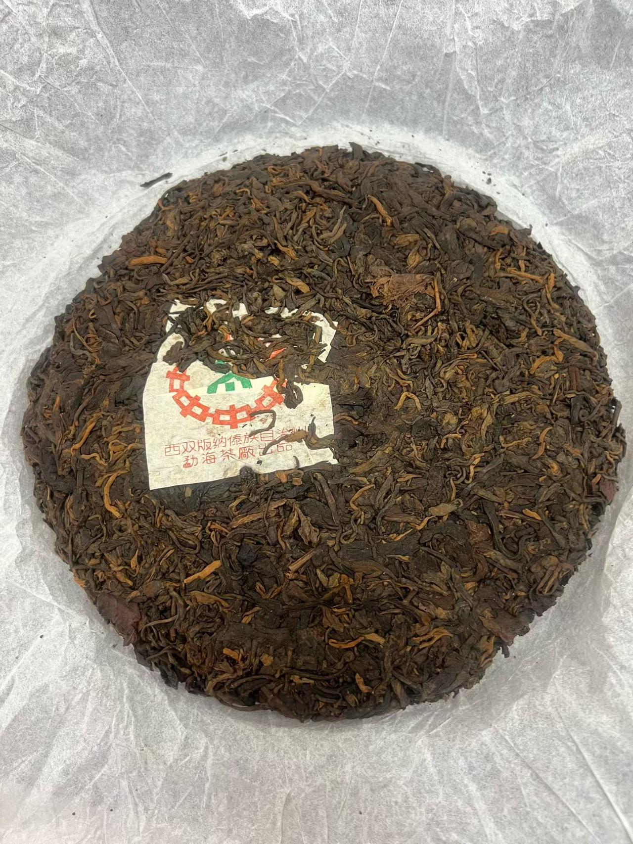 勐海茶厂，无纸88熟  8592   纯干仓标准，喝起来醇厚滑有点紫天熟的口感特