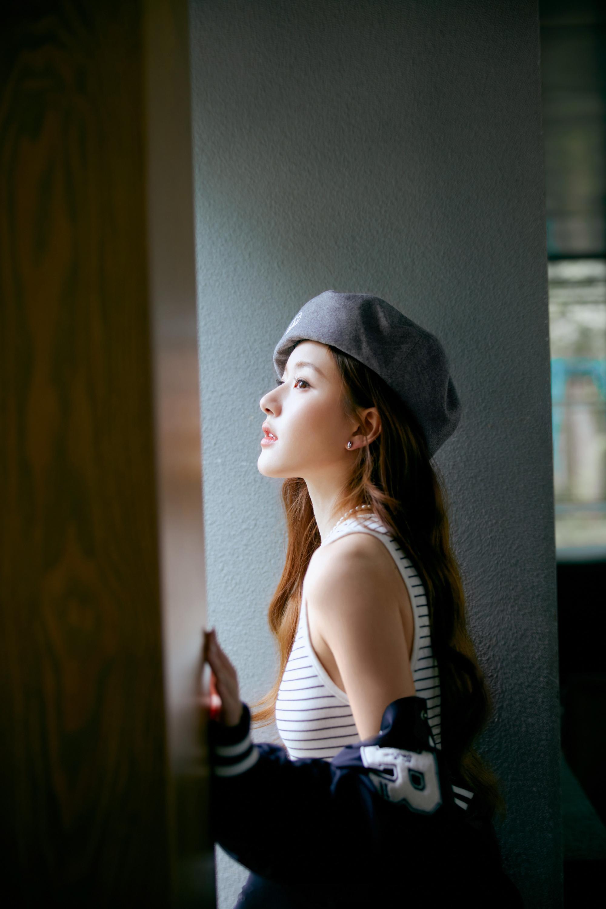 赵露思女团辣妹妆甜酷自在 