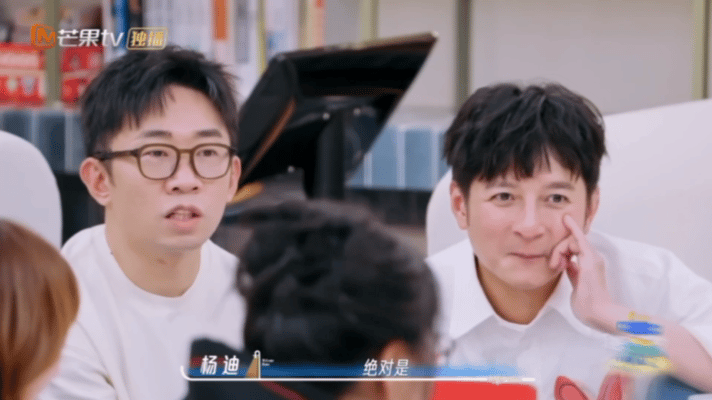 孟佳害怕让朋友不开心 孟佳画我眼中的我，说自己对周围的朋友很敏感，很害怕让朋友不