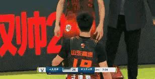 于德豪的特点被对手摸清楚了，其他人投三分都会遭到严密防守，唯独于德豪例外，人家随