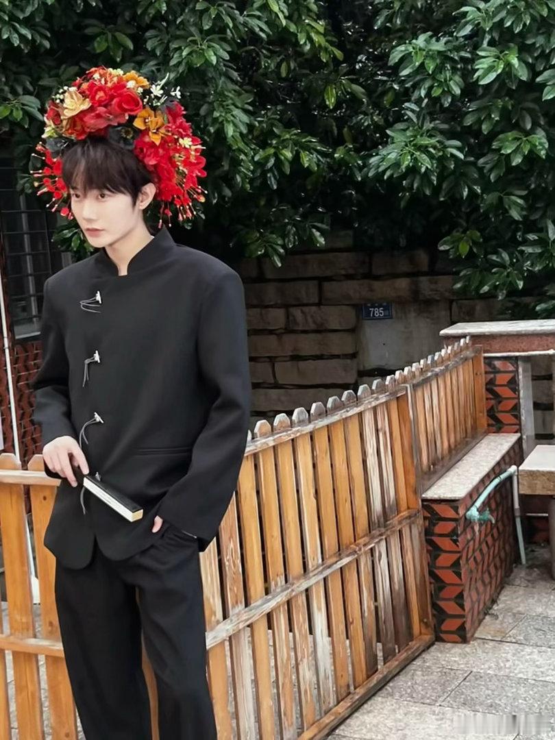 泉州线下偶遇刘也刘也泉州线下生图泉州街头捕捉野生刘也，真人比镜头里还好看！放下舞