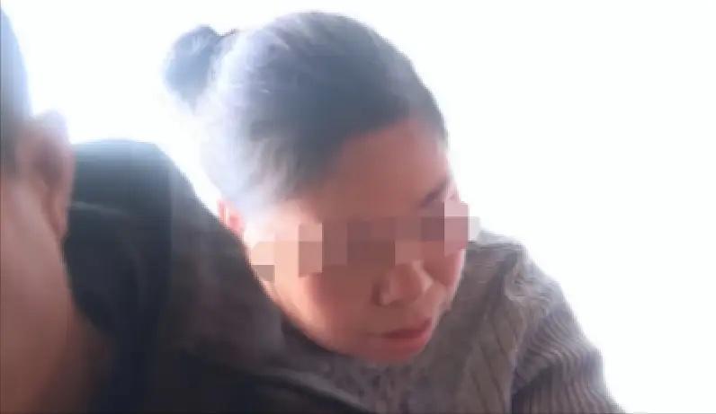 1987年，一浙江男子在工地上受伤，丧失了性功能，不久后妻子就失踪了，他疯狂寻找