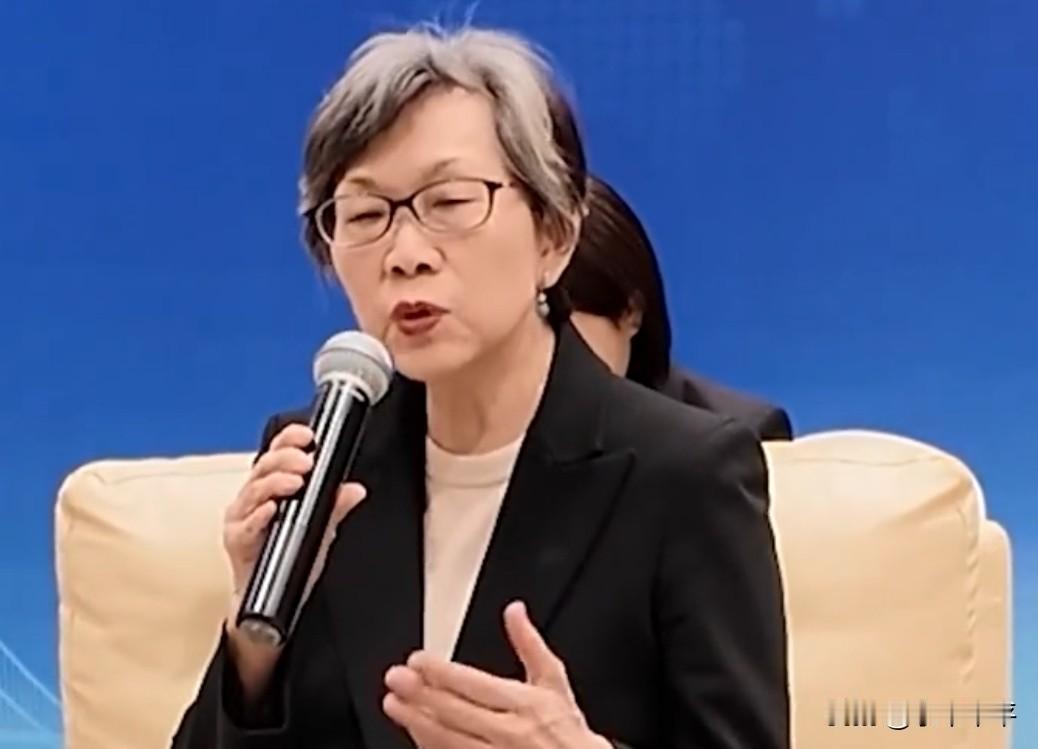 “你们老是说，不愿意和美国一样称霸崛起，那你们准备怎么崛起呢？”
很难想象，这样