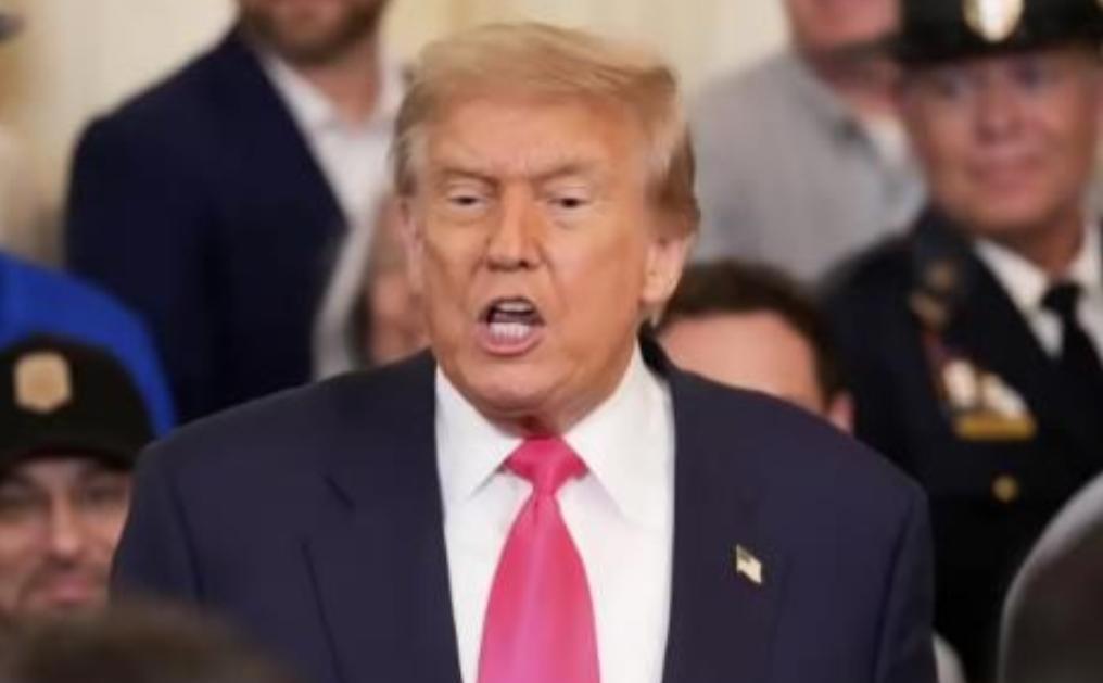 就在刚刚！
特朗普对华下狠手，

甩出 50% 关税杀招，威胁直指伊朗军援！
