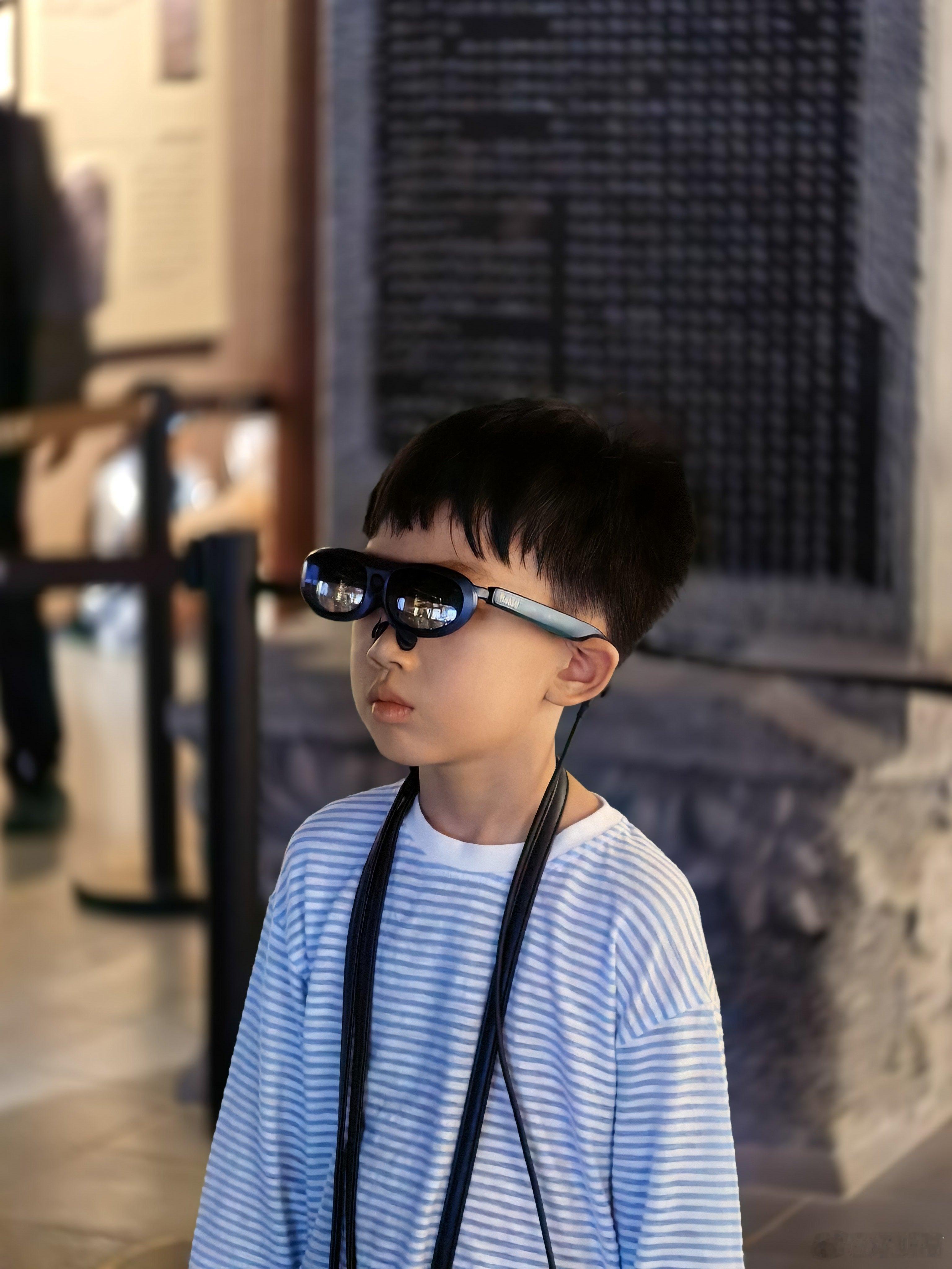 来西夏王陵的西夏博物馆，现场可以租Rokid的AR眼镜讲解，对我这种不了解历史的