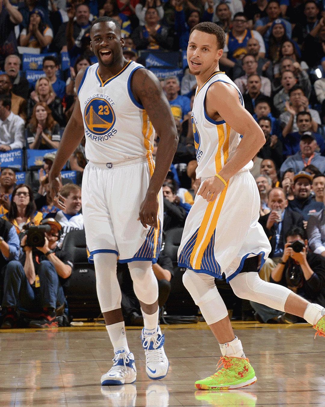 勇士队史上，仅有两位球员代表球队出席900场比赛 👏 