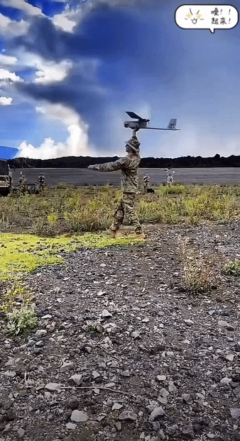 技术不过关。美军在前线准备手抛一架RQ-11“大乌鸦”无人机，没想到没有飞起来，
