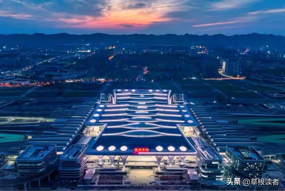重庆东站目前只通了一条高铁线路，且车次较少。如果加大行车密度，只能是拉椅子，客流
