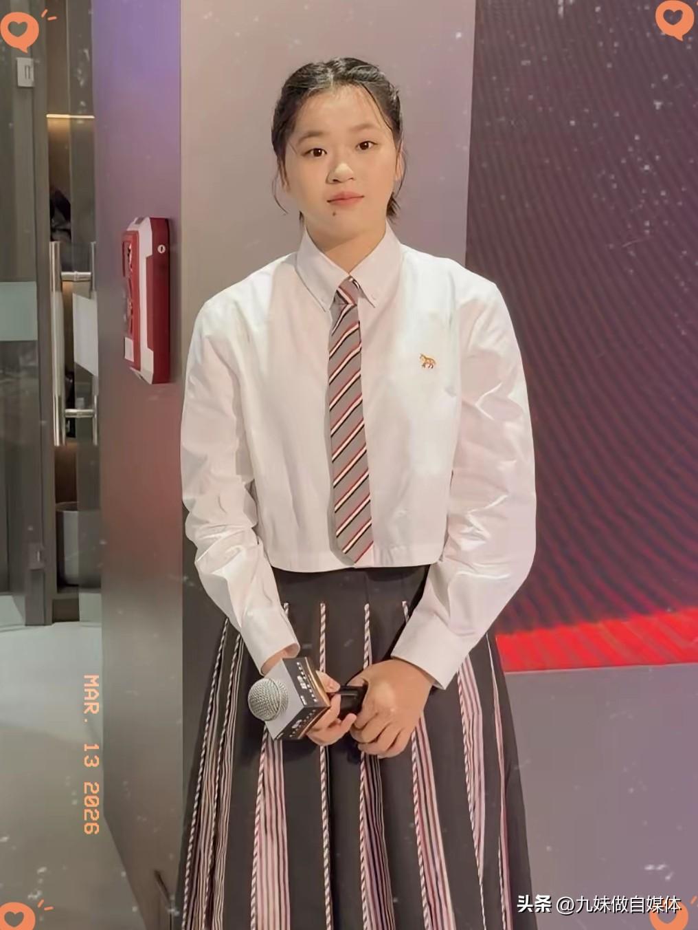 我闺蜜在上海活动现场亲眼见到全红婵，她说了个大实话，全红婵跟电视上差别太大了，