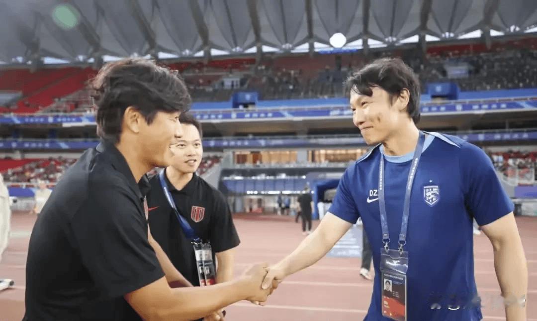 徐正源PK邓卓翔
今晚19:00，徐正源率领辽宁铁人客场挑战刚任武汉三镇代理主帅