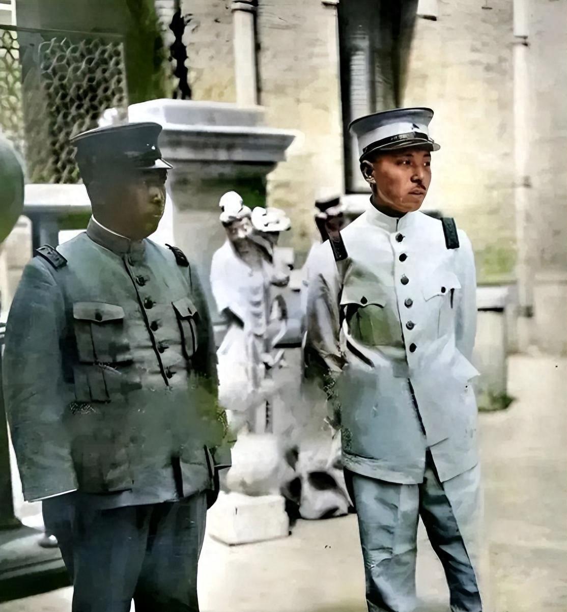 杨宇霆1928年被枪决前与张学良同框，看两人站姿就知早已分道扬镳
1928年深秋
