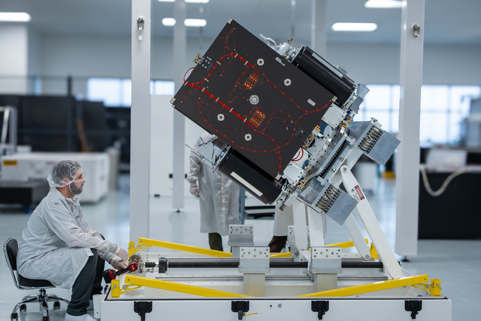 太空战的时代，正在以商业航天的速度到来。2022年，一家太空创业公司结束秘密运营