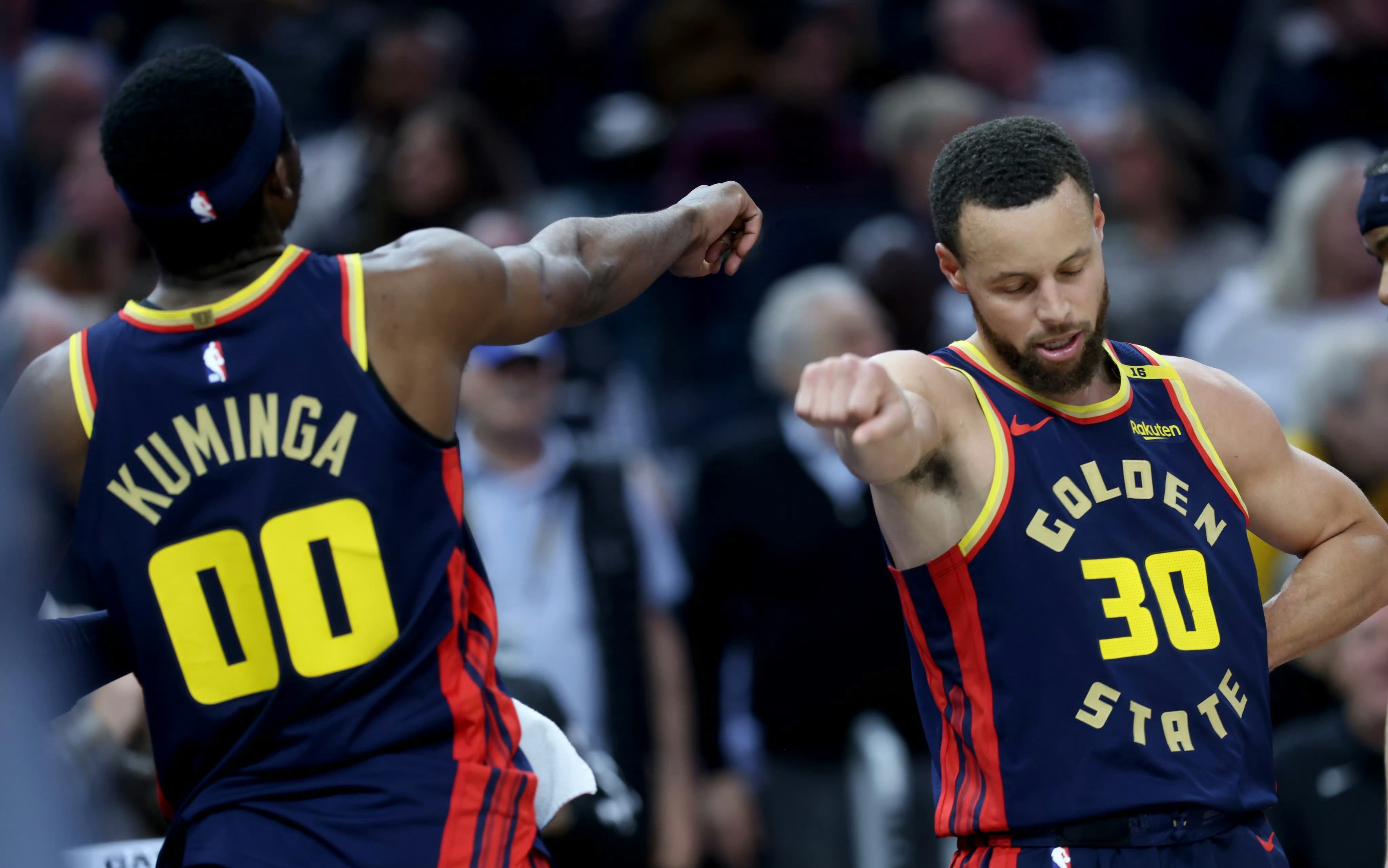 库里接受采访谈到了库明加的处境，以及球员与球队之间为解决问题所需要的合作关系。库