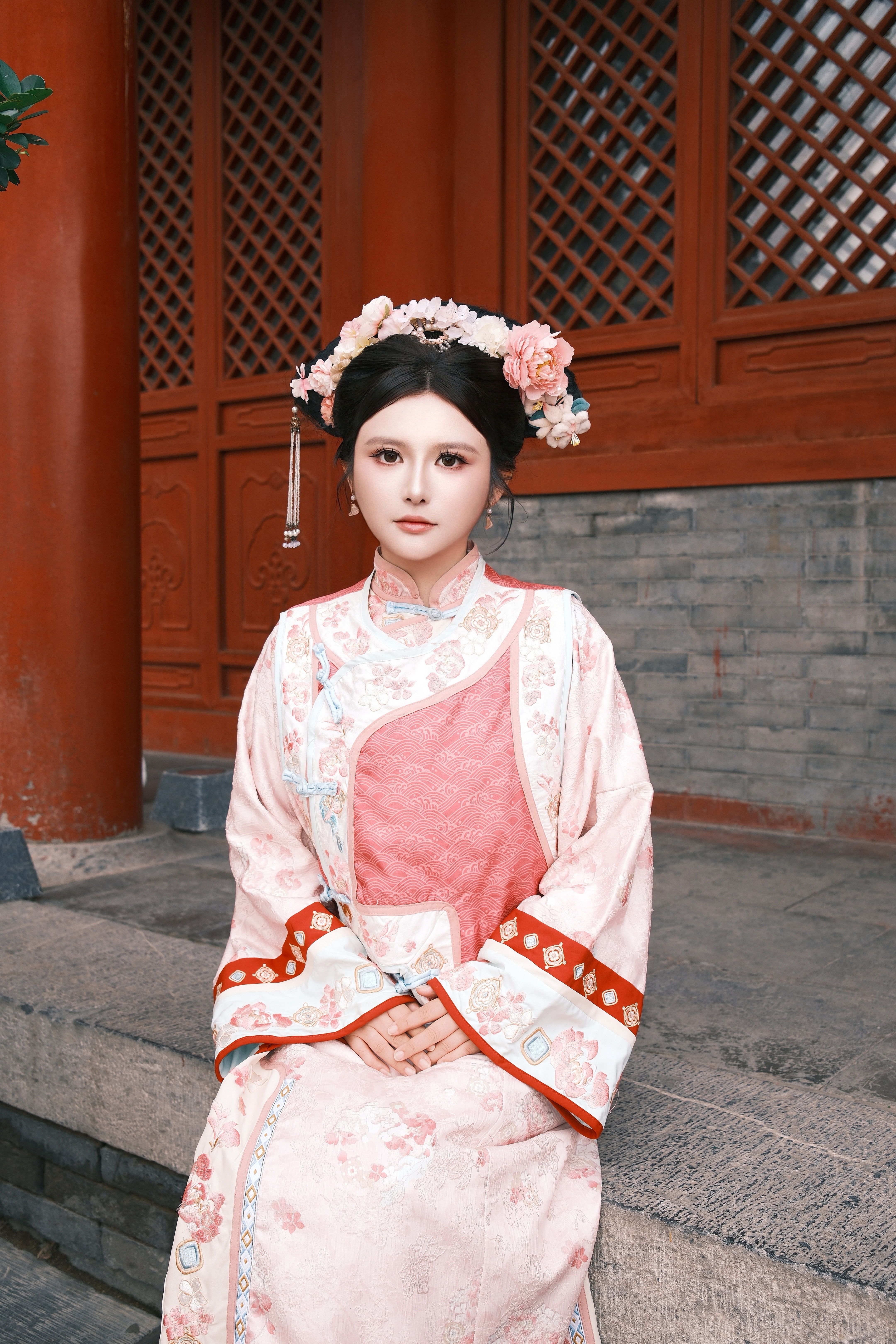 浅发两张，我估计在清宫也是淳常在那种，吃吃喝喝爱听八卦，然后就被弄死了[允悲][