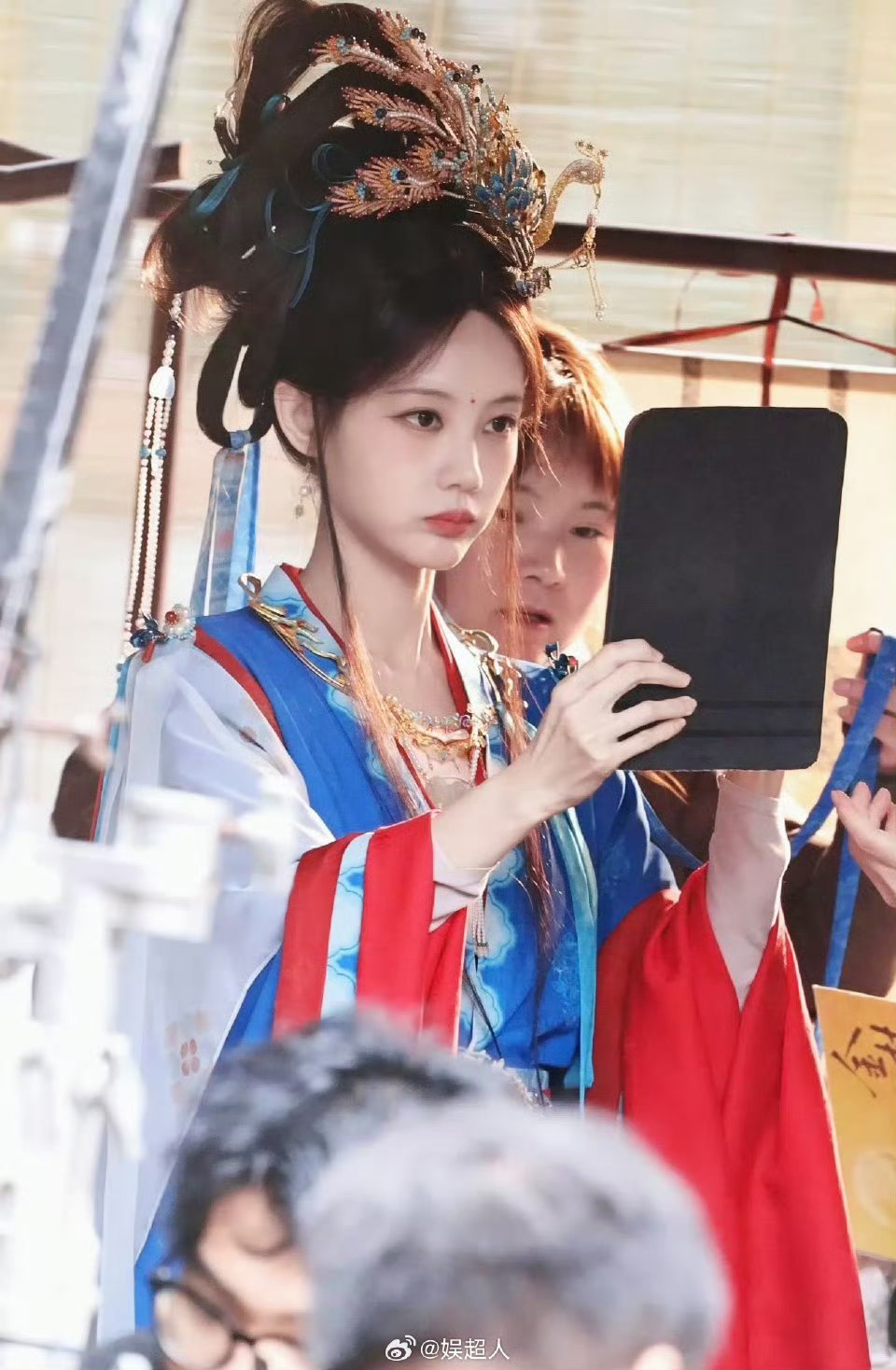 李一桐《金枝》神女造型来了，好古早的发型，期待全身造型！ 