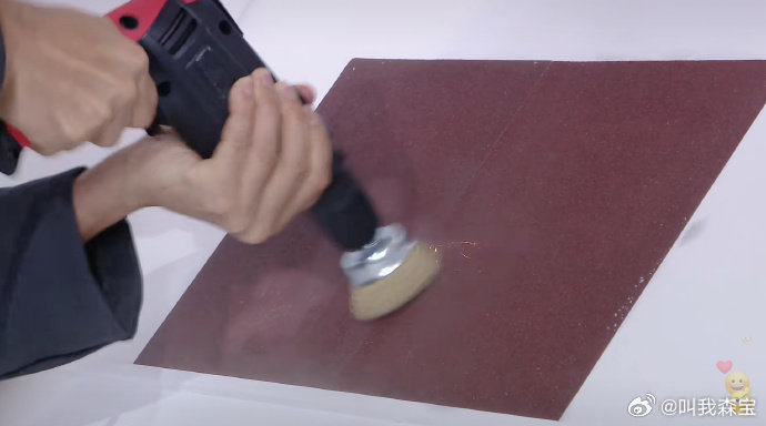 荣耀发布会大家都看了吗？现场竟然直接拿着电钻和角磨机硬核测试屏幕，荣耀Magic