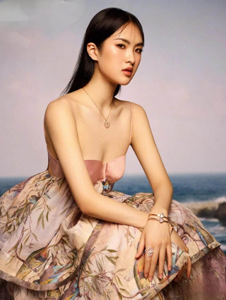 姚安娜也迎来了属于她的宣发期真正的公主没有公主病娱乐圈很多明星喜欢耍大牌，觉得自