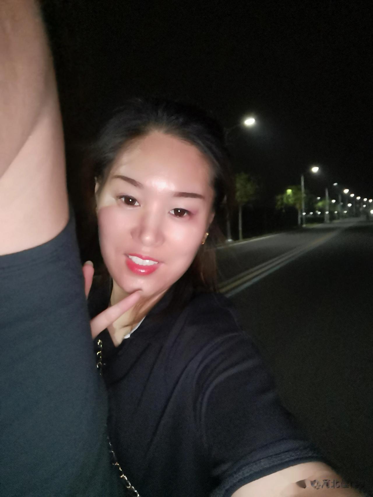 吃完饭，没事干，招贤河边转一转，小风呼呼刮着，爽！