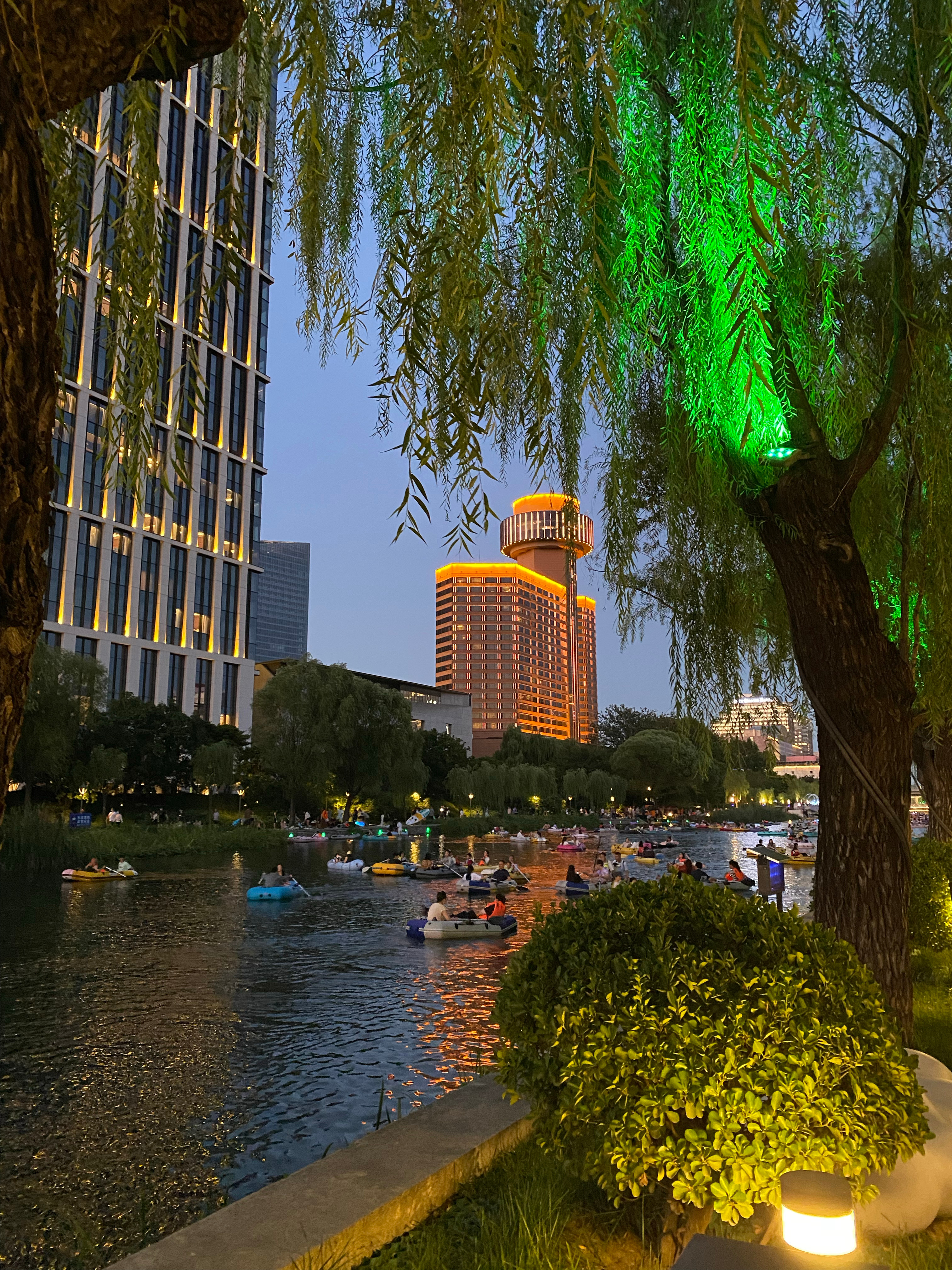 旅行摄影[超话]  亮马河畔。手机摄影[超话]  ​​​