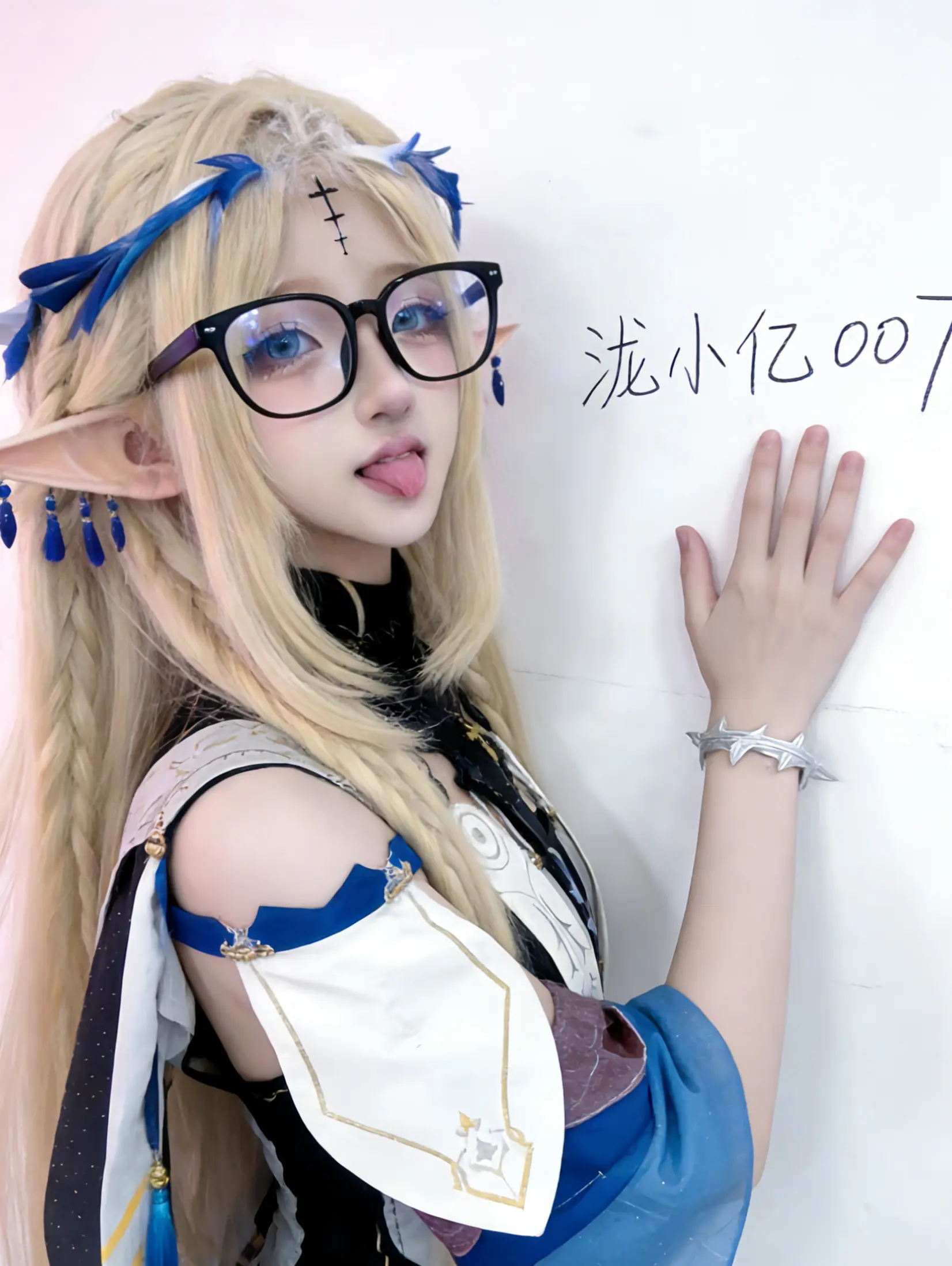 鸣潮 卡提希娅。     神之容器，风潮之王