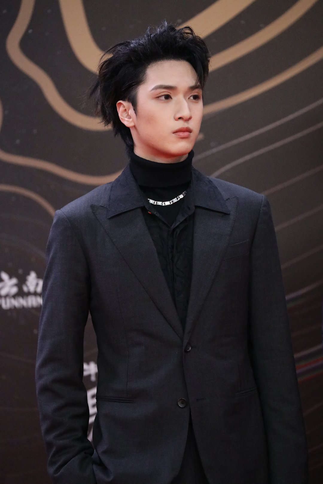 严浩翔之前与万妮达合作过歌手2026严浩翔擅长节奏说唱，万妮达嗓音极具辨识度，昔