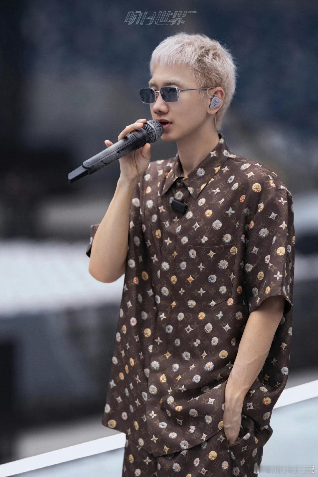 汪苏泷明成都演唱会上座率汪苏泷明日世界成都站上座率 汪苏泷成都演唱会现场人挤人！