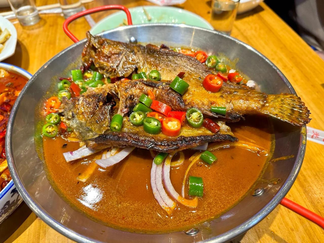 好的婚姻是愿得一心人，白头不相离的坚定。更是执子之手，与子偕老的陪伴。

一个家