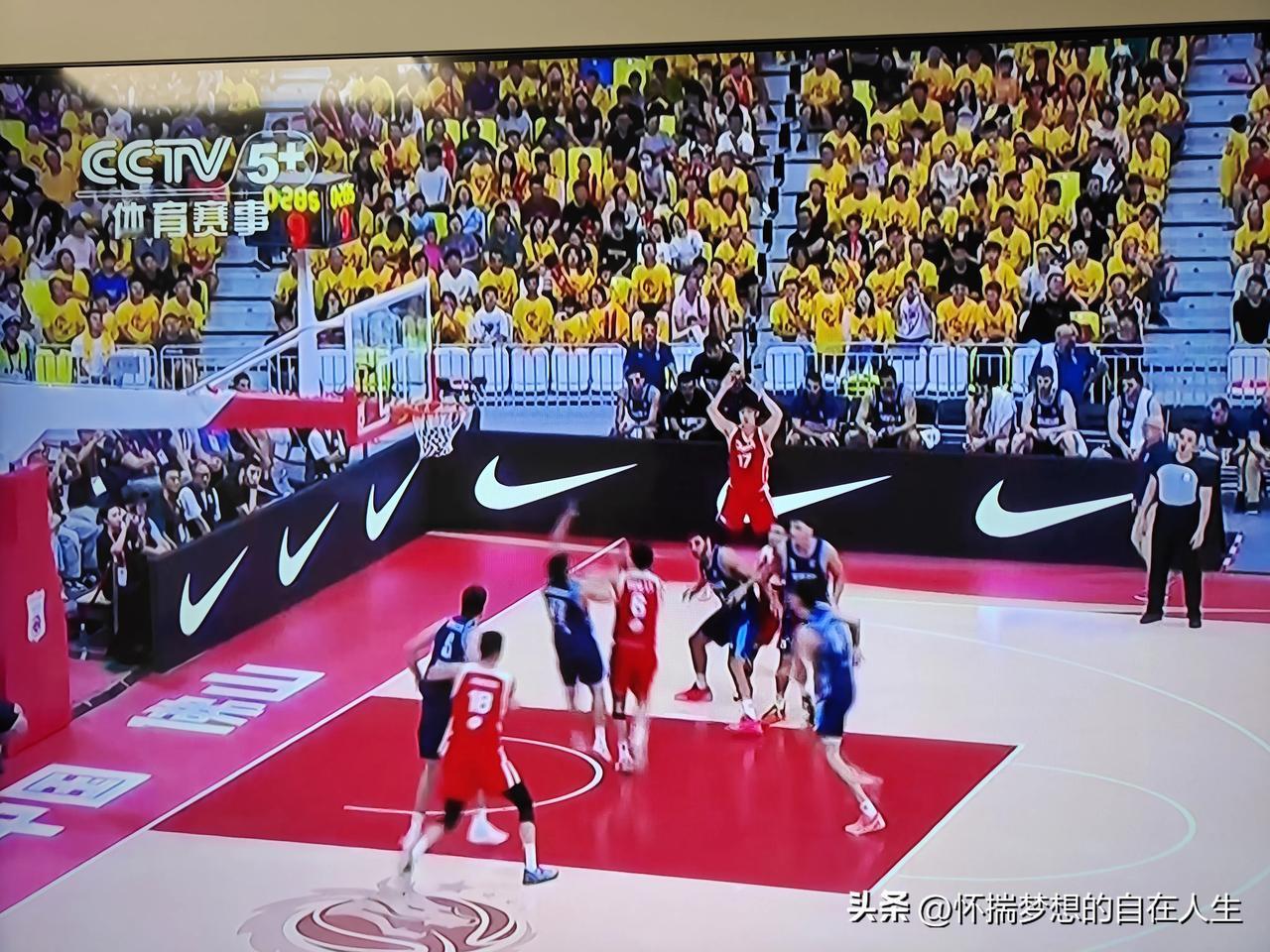 中国男篮怕紧逼对抗弱的毛病在今晚与乌拉圭队的热身赛中暴露得非常明显，整场比赛，中