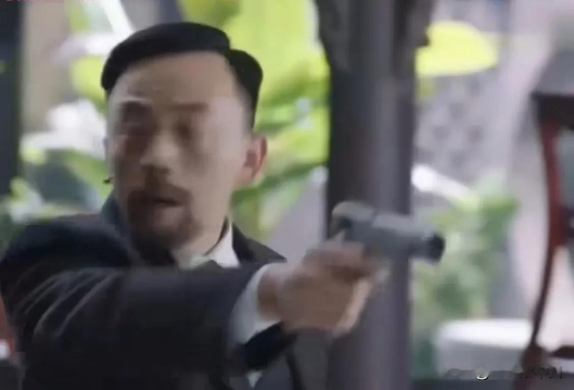 影视剧里有两个永恒的对白和动作

不知道你有没有发现？好多谍战片子，几乎部部都有
