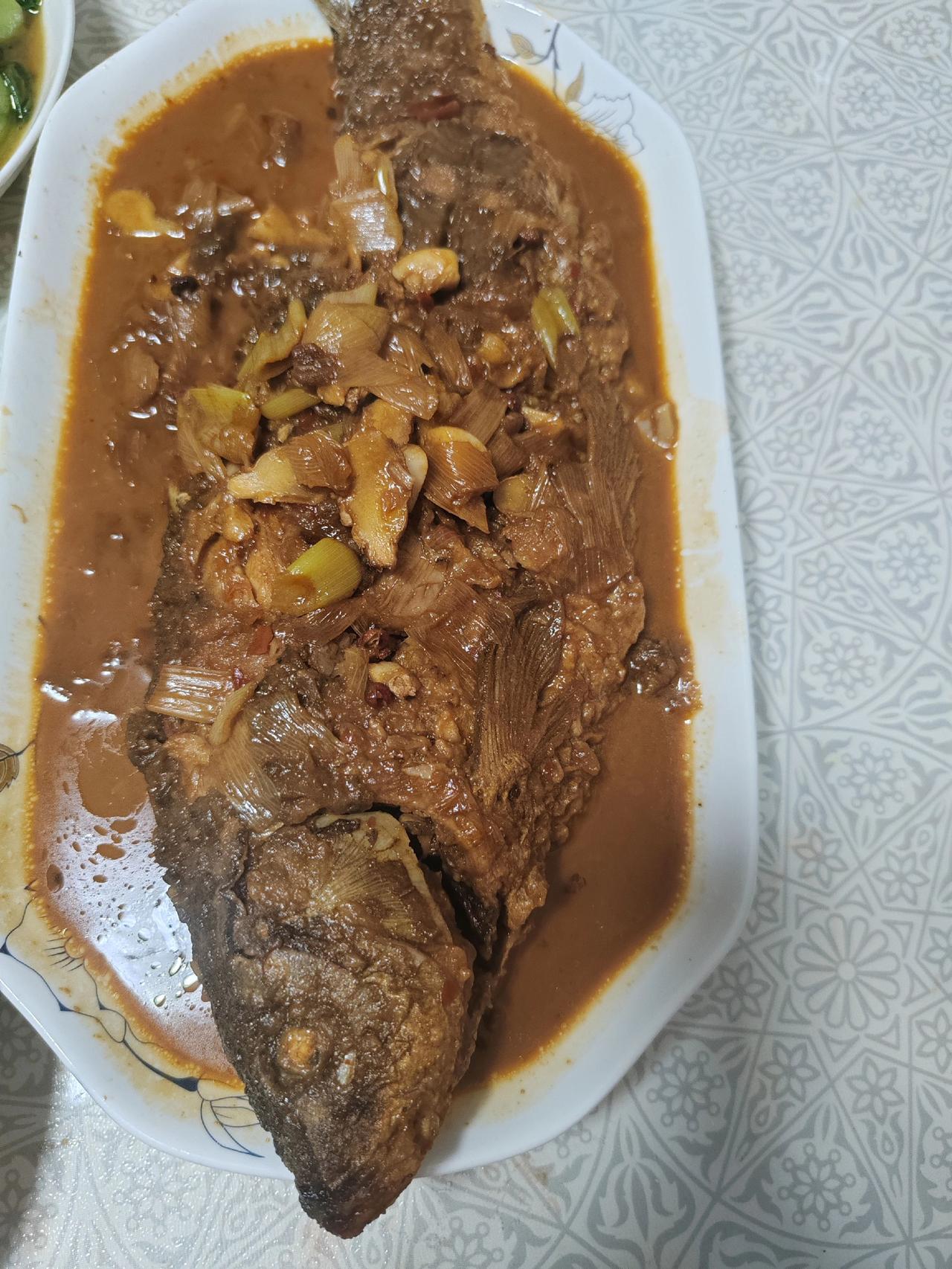 中午弄四个菜，喝两盅
