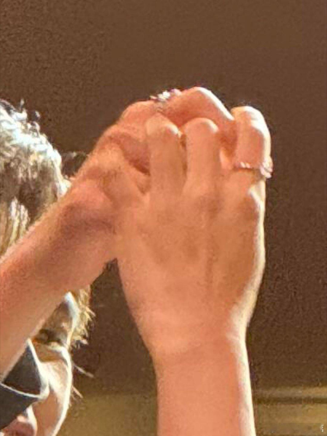愉阳cp_ 眼神好的快看看这是不是情侣💍 