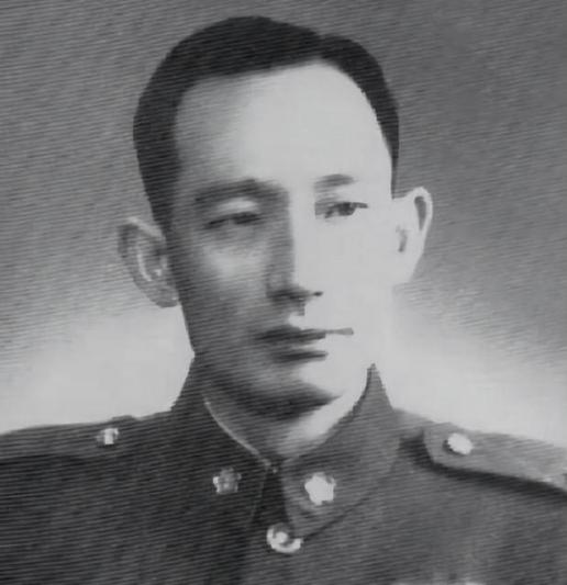 1949年，国军中将文强被俘，战俘营内军官小声对他说：你就说自己是上尉书记官李明