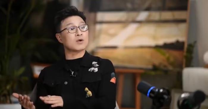 汪峰跟子女谈死亡，我不意外，
他拒绝让女儿买奢侈品，我也不意外，
让我意外的是，