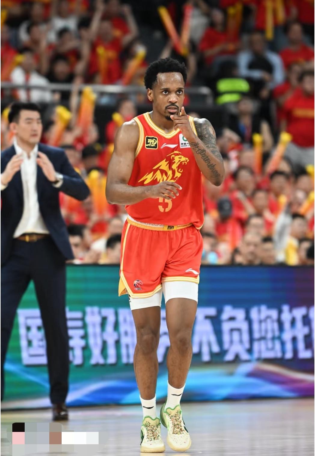 广厦外援布朗至今仍在美国，第二阶段出战成疑

        作为广厦老球迷，聊