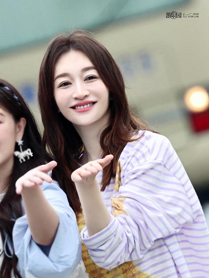 李小冉能不能吓唬我一下 王濛真的太懂了，直接问出核心问题：她吓唬你吗？谢娜笑着点