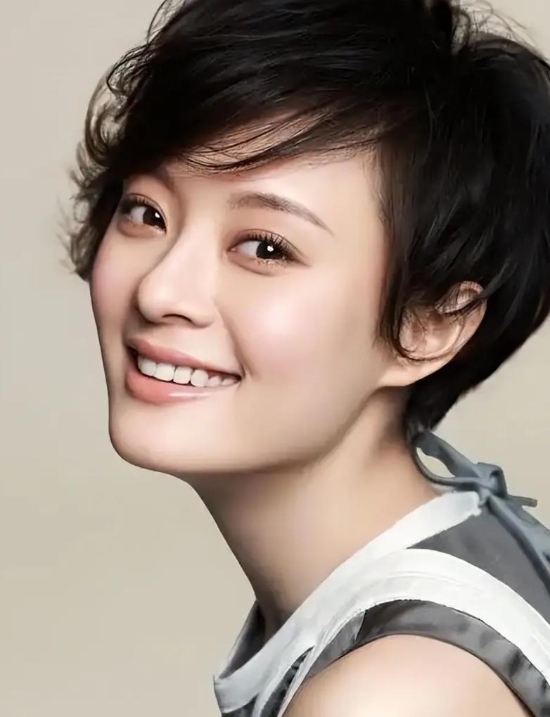 孙俪夫妇被曝全家移民了？

有网友称，孙俪和邓超夫妇已经带等等和小花移居英国伦敦