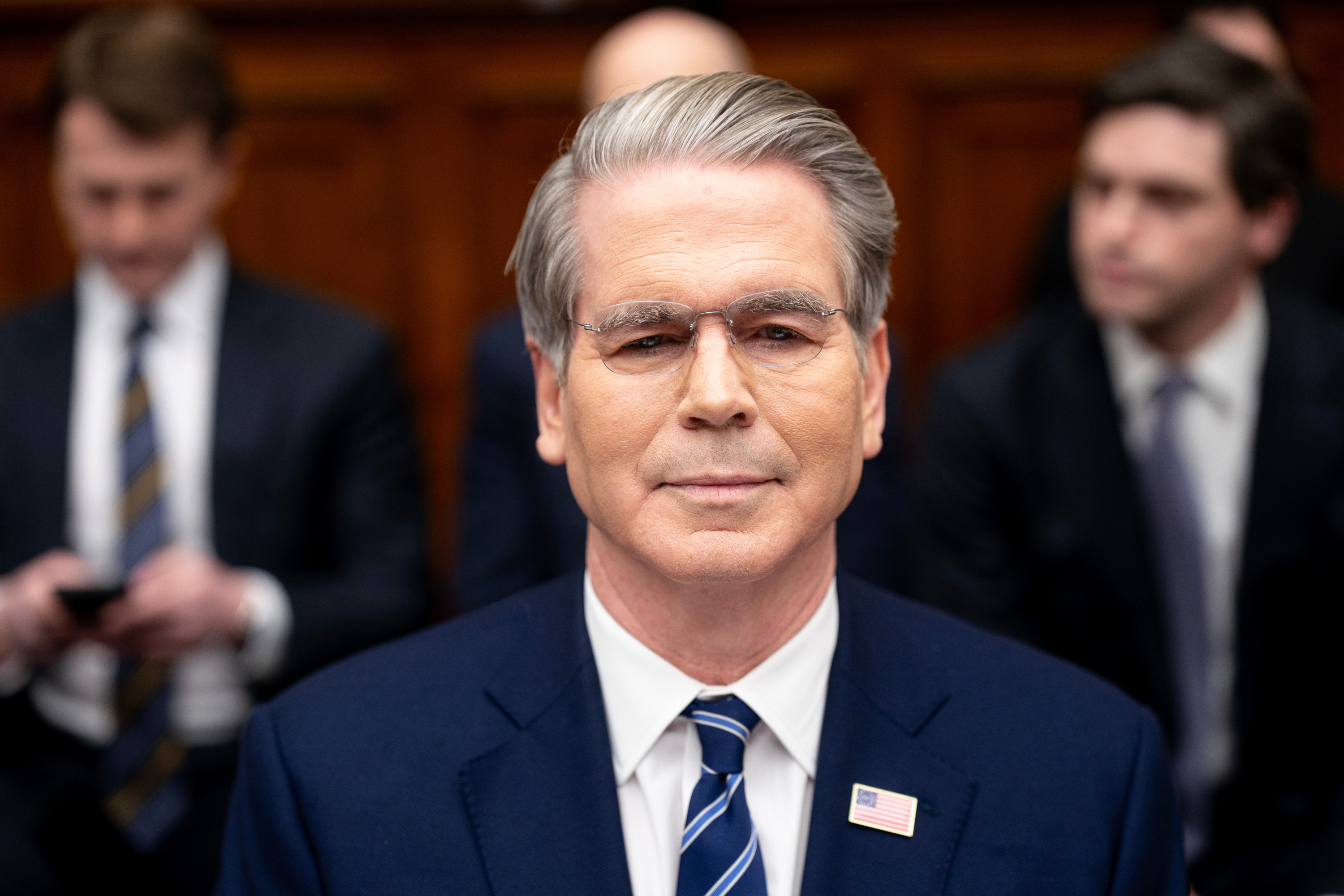 #美财长称美有充足资金支持对伊战争# #美军方2000亿美元拨款申请遭国会反对#