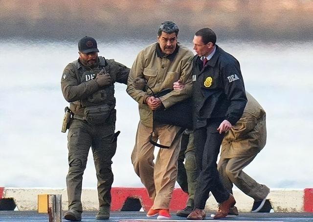 谁能料到！被美军强行抓走、关了三个多月的委内瑞拉前总统马杜罗，剧情直接迎来神反转